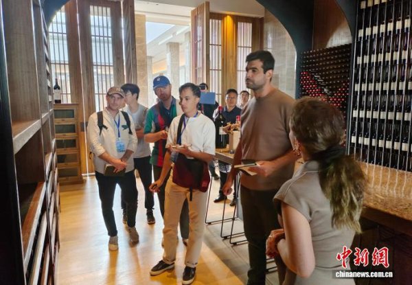 天天配资 中外媒体走进宁夏 探寻“塞上江南”发展密码