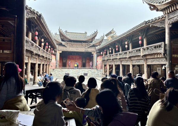 利鸿网 沪剧、音乐剧都来了，安徽小镇“破次元”溢出上海味道